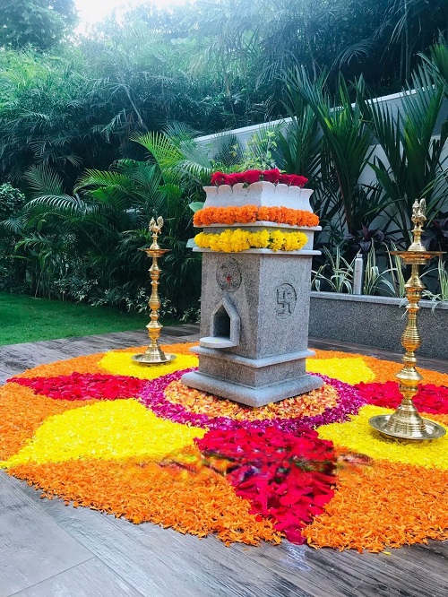 How to Decorate Tulsi Plant 6