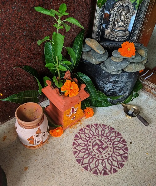 How to Decorate Tulsi Plant 5