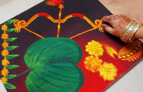 33 Easy Dussehra Rangoli Ideas with flowers 11