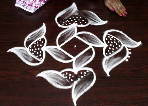 33 Easy Dussehra Rangoli Ideas with flowers 9