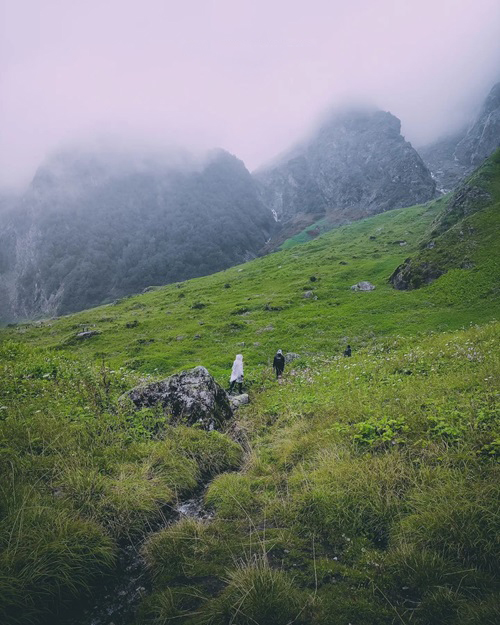 When is the Valley of Flowers Closed